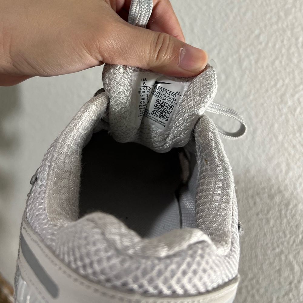 NIKE Zoom Vomero 5 Sneakers - Picture 6 of 12